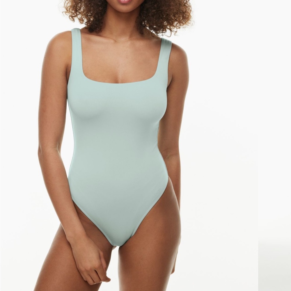Aritizia Babaton Green contour bodysuit. Size S